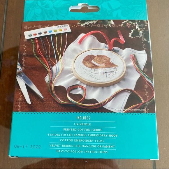 The Pioneer Woman embroidery ornament kit - Picture 2 of 6